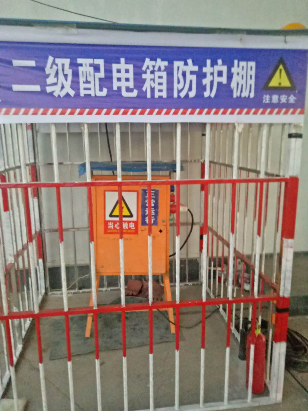 6 中石化济源项目部配电箱防护棚.jpg